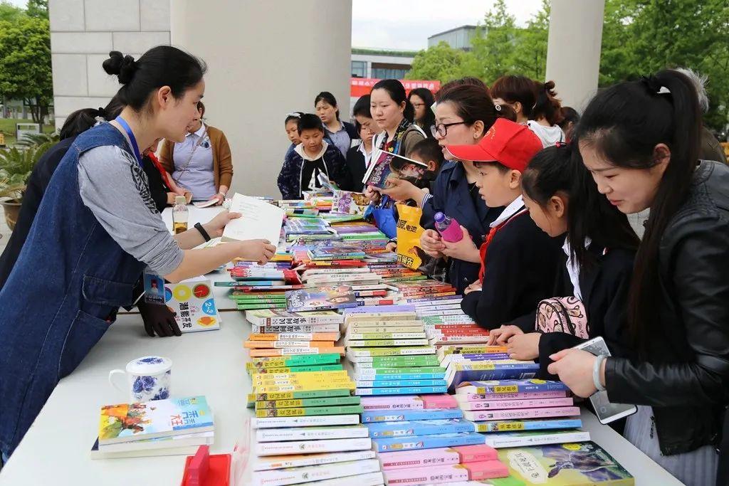 长兴县图书馆迈向智能化与数字化时代的新征程